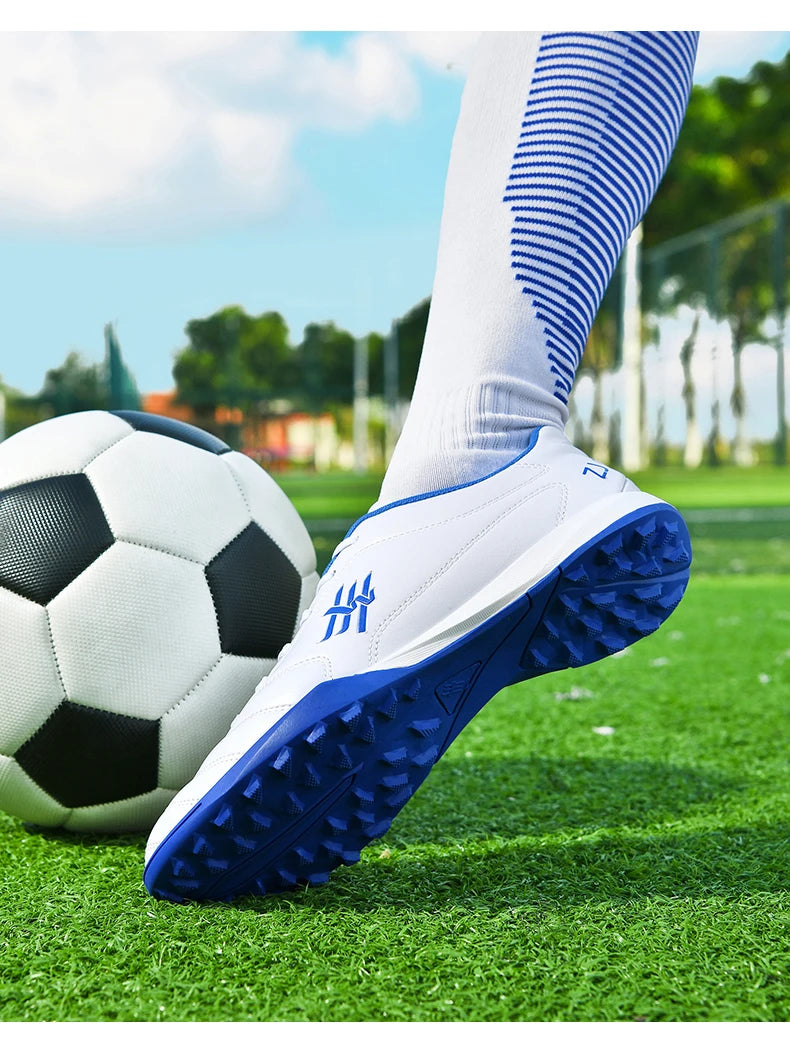 Nouveaux hommes haute cheville en plein air ultraléger bottes de Football chaussures de Football intérieur de haute qualité chaussures de sport antidérapantes Futsal antidérapant
