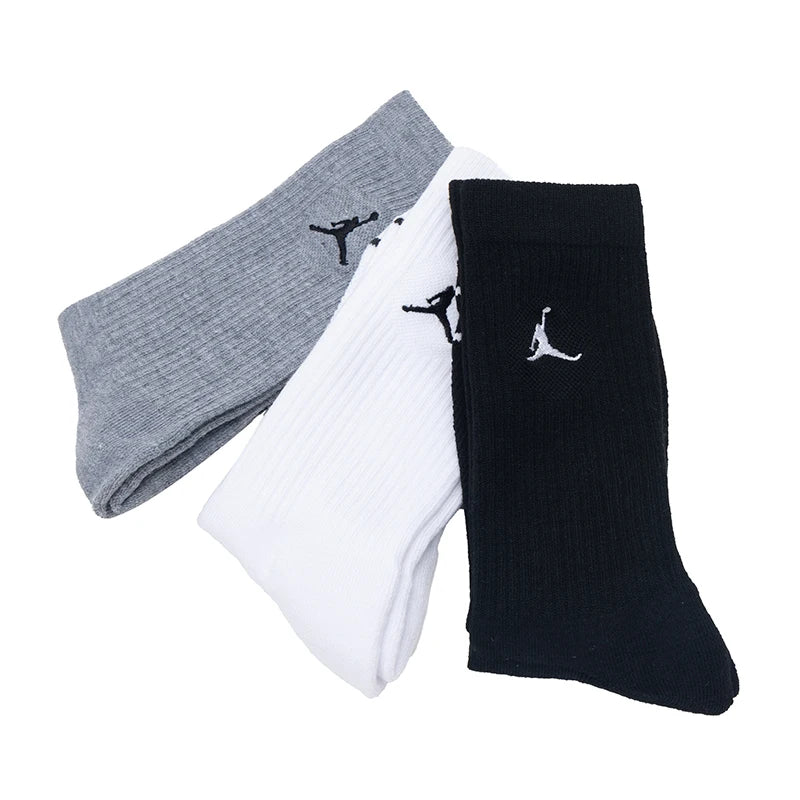 Nike Herren- und Damensocken, Freizeitsocken, Basketballsocken, bequeme, atmungsaktive Lauf- und Trainingssocken in mittlerer Länge (3 Paar) Dx9632-914