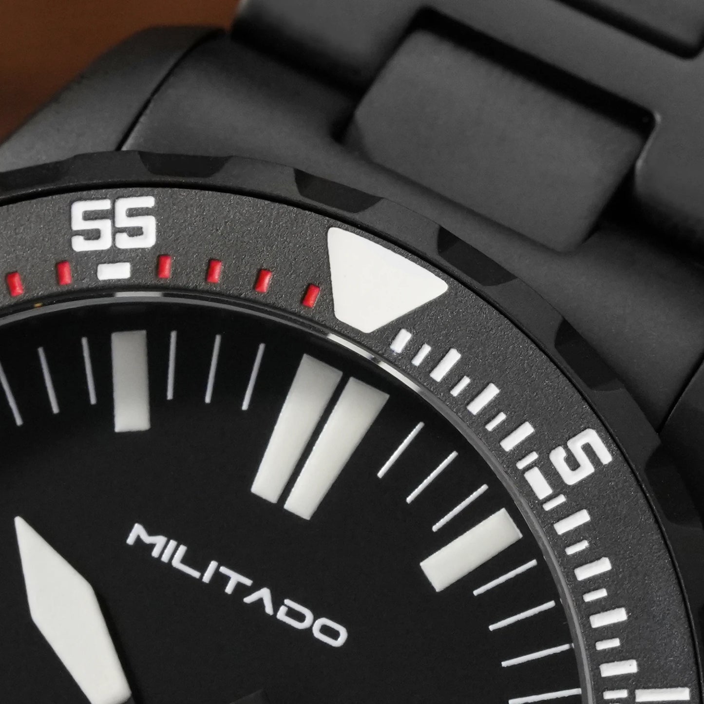 Militado ML16 39mm Quartz Dive Watch Sapphire Crystal 200M Water Resistant Ceramic Bezel BGW9 Lume Screw Down Crown
