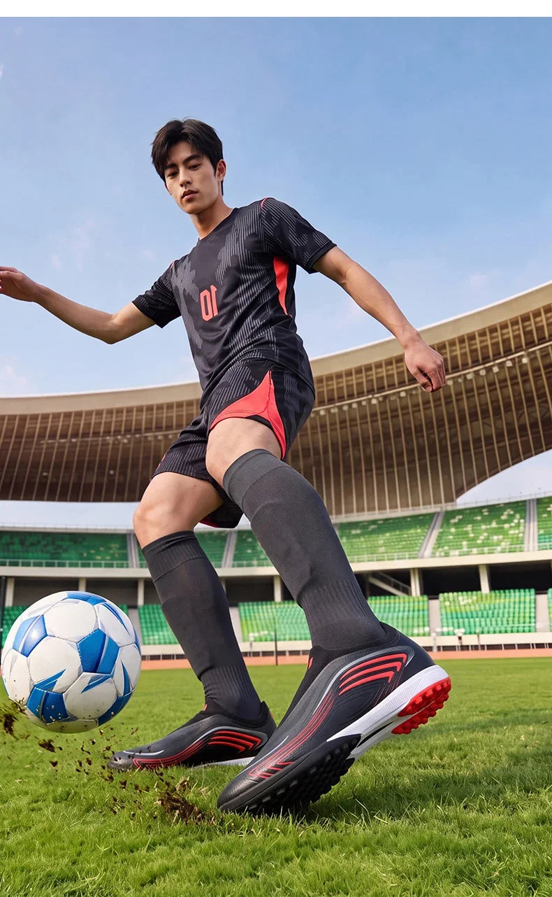 Nouvelles chaussures de football pour hommes, mi-hautes, de haute qualité, crampons pour terrain en gazon, baskets antidérapantes pour intérieur, très vendues, pour matchs en extérieur