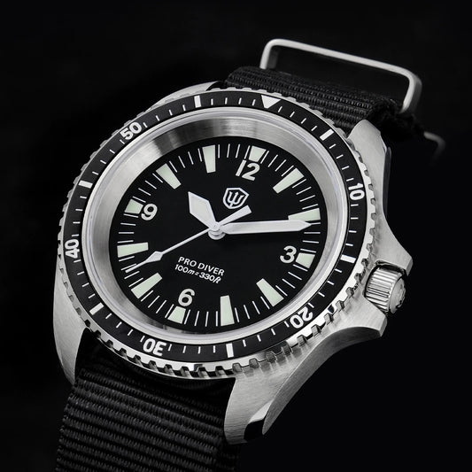 Montre pour homme en acier inoxydable Case