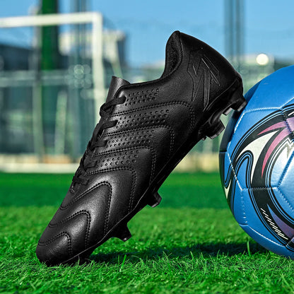 Chaussures de football AG/FG spécifiques à l'entraînement, tige en PU respirante, semelle en TPU résistante à l'abrasion, motif de crampons optimisé pour une agilité accrue