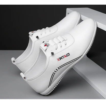 Chaussures en cuir décontractées pour hommes, polyvalentes, affaires, chaussures blanches, mode, anti-ald, mocassins confortables pour hommes, nouveau, léger, plat, 2024