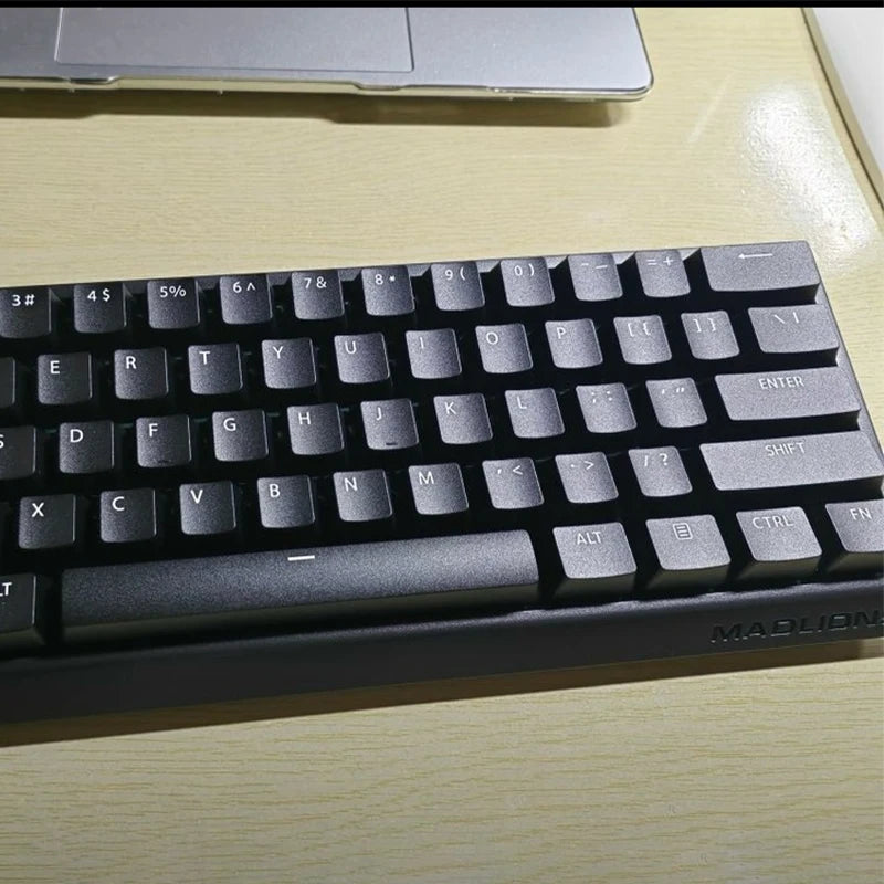 FGG MAD60 Gaming-RGB-Tastatur mit magnetischen Schaltern, fürs Gaming, Full-Key-Hot-Swap, schnelle Reaktionszeit, individuell anpassbare Gaming-Tastatur für Einsteiger