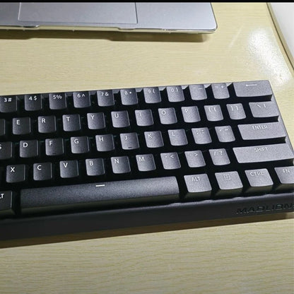 FGG MAD60 Gaming-RGB-Tastatur mit magnetischen Schaltern, fürs Gaming, Full-Key-Hot-Swap, schnelle Reaktionszeit, individuell anpassbare Gaming-Tastatur für Einsteiger