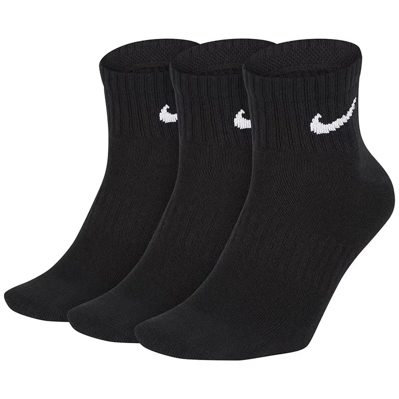 Calzini da basket casual imbottiti a taglio medio Nike, confezione mista unisex, bianchi SX7667-100