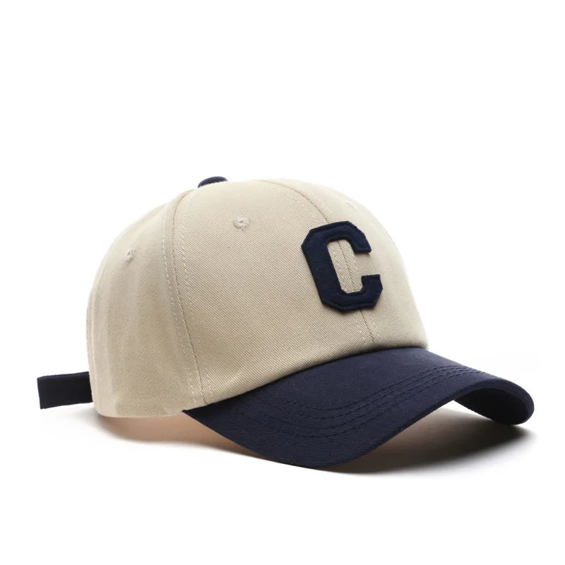 Vintage baseballkasket med broderet C-bogstav | Tofarvet design, justerbar rem, unisex til mænd og kvinder