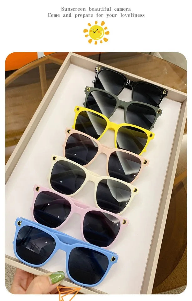 Retro-solglasögon för pojkar och flickor, UV400-skydd, trendiga solglasögon med D-logotyp, fashionabla utomhusglasögon för barn