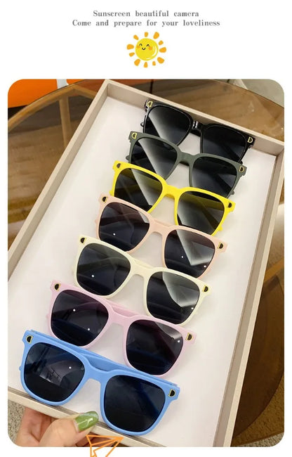 Retro-solglasögon för pojkar och flickor, UV400-skydd, trendiga solglasögon med D-logotyp, fashionabla utomhusglasögon för barn