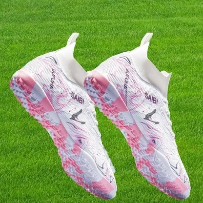 Chaussures de football, sneakers, chaussures de soccer, au-dessus de la cheville mais pas jusqu'au genou, semelle antidérapante à crampons.