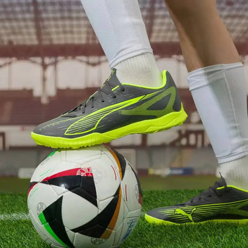 Chaussures de football PUMA pour hommes MG Cleat Soccer TT avec crampons à rainures 108519-01 108519-03, talon renforcé