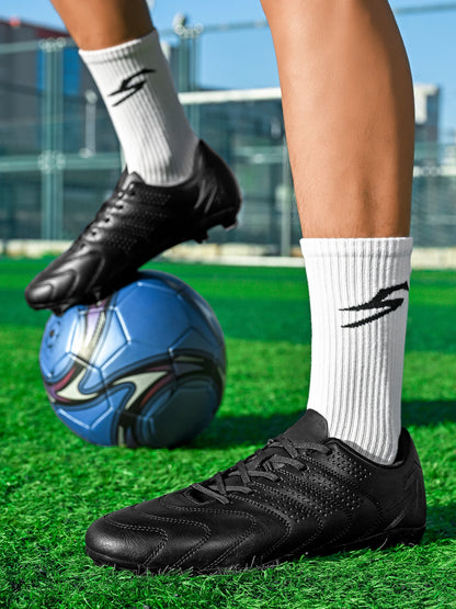 Chaussures de football AG/FG spécifiques à l'entraînement, tige en PU respirante, semelle en TPU résistante à l'abrasion, motif de crampons optimisé pour une agilité accrue