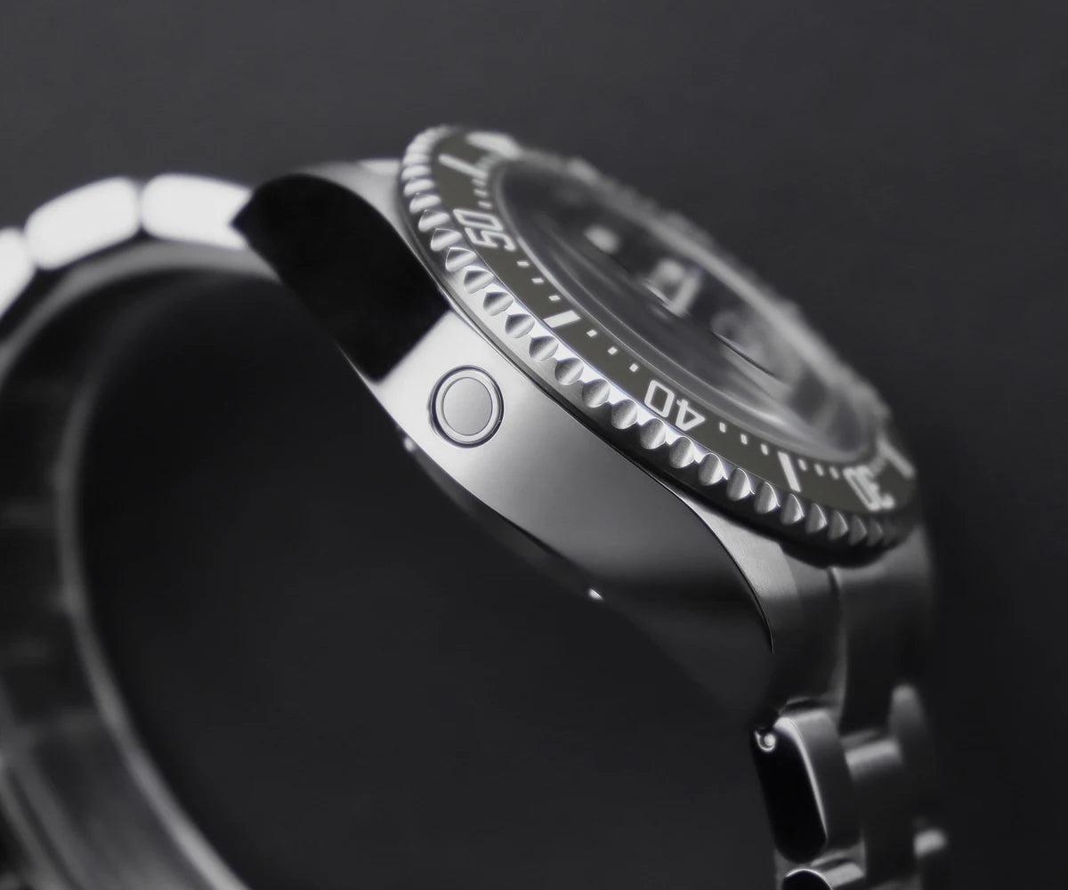 Cronos Automatic Diving Watch Stainless Steel 2000 Meters Water Resistance Professional Diver NH35 L6009M