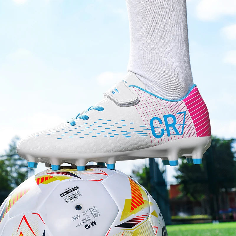 Nouvelles chaussures de football montantes à crampons longs pour adolescents et étudiants, adaptées aux garçons et aux filles, élégantes, durables et tendance