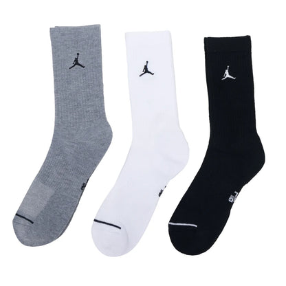 Nike Herren- und Damensocken, Freizeitsocken, Basketballsocken, bequeme, atmungsaktive Lauf- und Trainingssocken in mittlerer Länge (3 Paar) Dx9632-914
