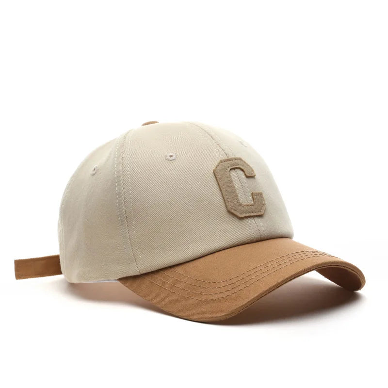 Vintage baseballkasket med broderet C-bogstav | Tofarvet design, justerbar rem, unisex til mænd og kvinder