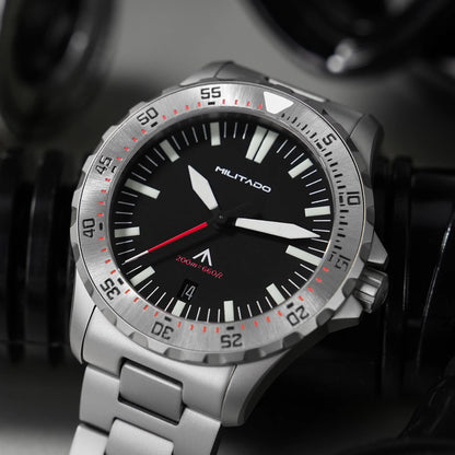 Militado ML16 39mm Quartz Dive Watch Sapphire Crystal 200M Water Resistant Ceramic Bezel BGW9 Lume Screw Down Crown