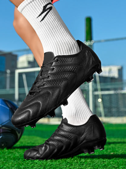 Chaussures de football AG/FG spécifiques à l'entraînement, tige en PU respirante, semelle en TPU résistante à l'abrasion, motif de crampons optimisé pour une agilité accrue