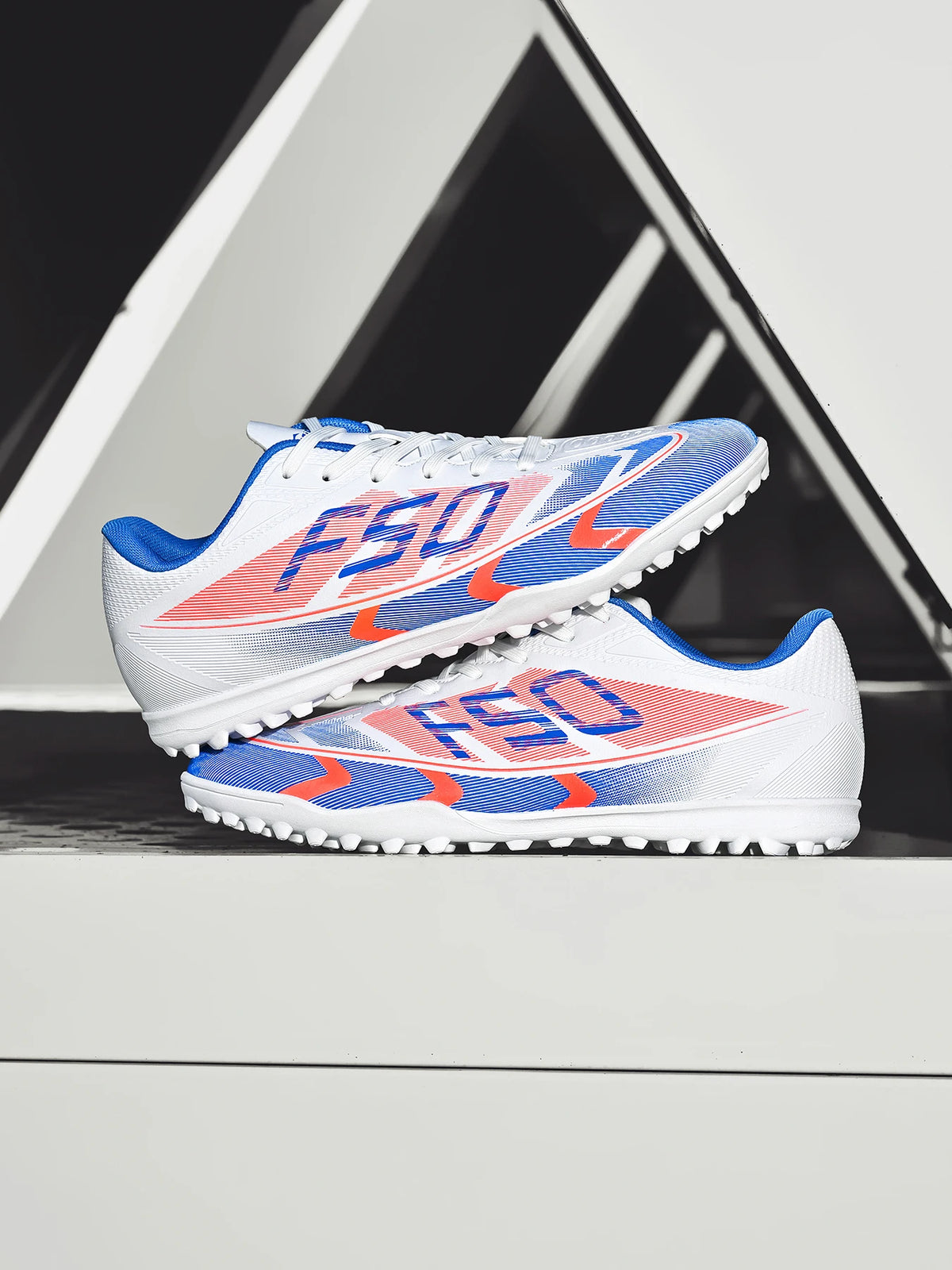 Chaussures de football pour hommes, modèle TF pour terrains synthétiques, tige en PU respirant, crampons en caoutchouc antidérapants, baskets de football pour adultes, idéales pour l’entraînement sur gazon synthétique