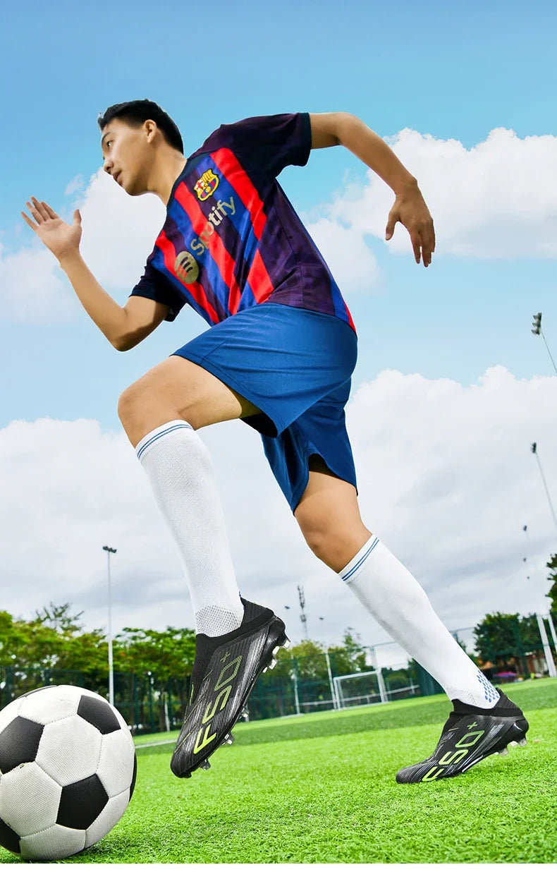 Nouvelles chaussures de football pour hommes, chaussures de futsal d'intérieur antidérapantes, crampons de match de haute qualité, chaussures de football, baskets, chaussures montantes pour terrain gazonné et extérieur