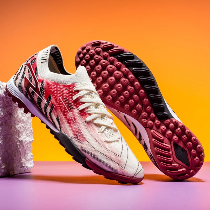 Chaussures de football TF pour hommes, tige en PU flexible, semelle en caoutchouc résistante à l'usure, crampons de football unisexes pour jouer sur terrain synthétique en extérieur.