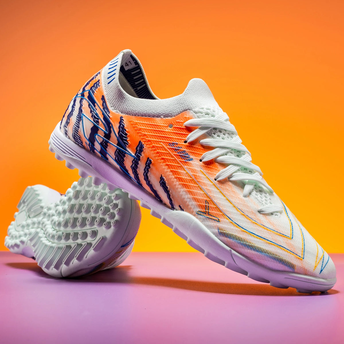 Chaussures de football TF pour hommes, tige en PU flexible, semelle en caoutchouc résistante à l'usure, crampons de football unisexes pour jouer sur terrain synthétique en extérieur