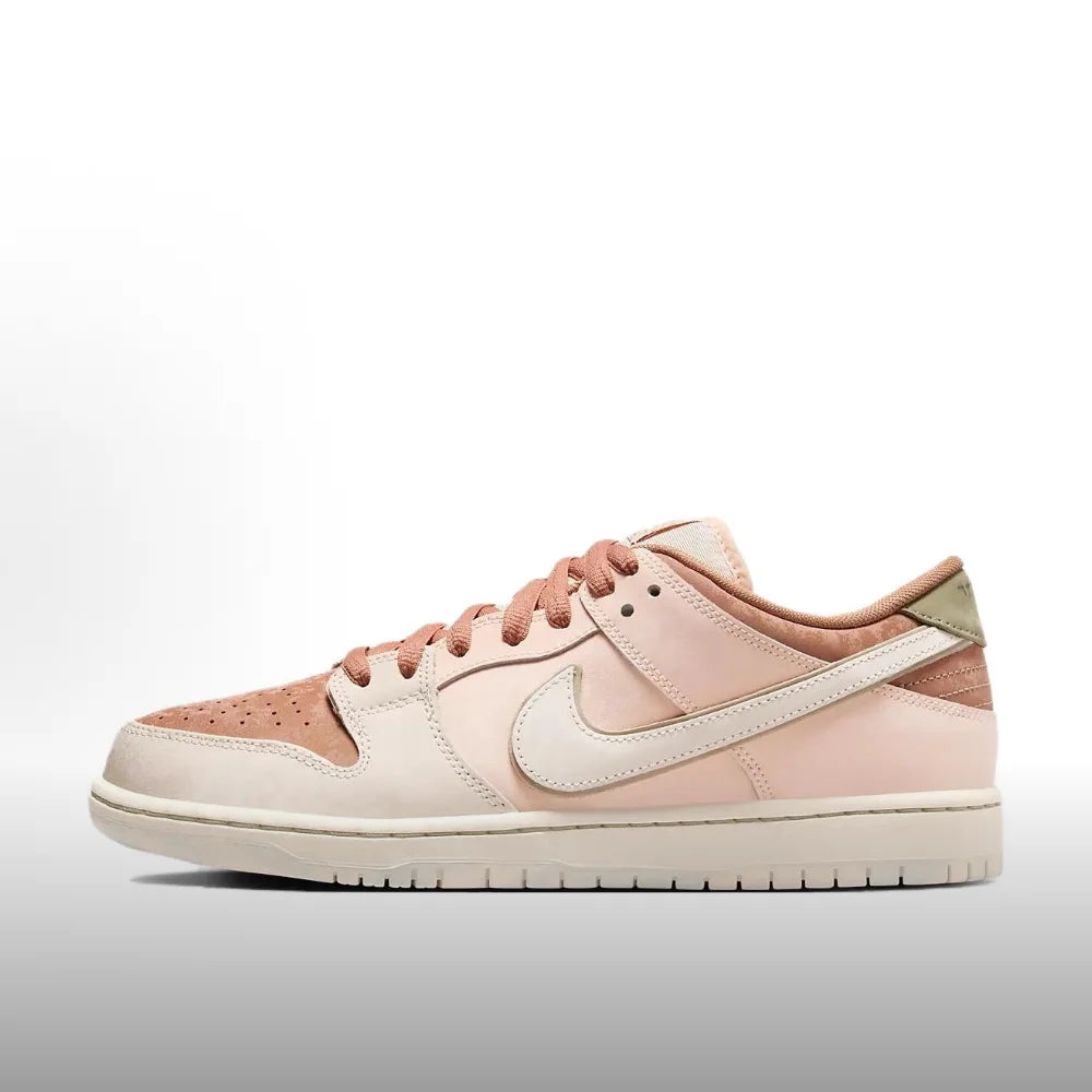 Nike Dunk SB Trendy and minimalist, these everyday casual sneakers offer comfort and durability. HF5441-100
