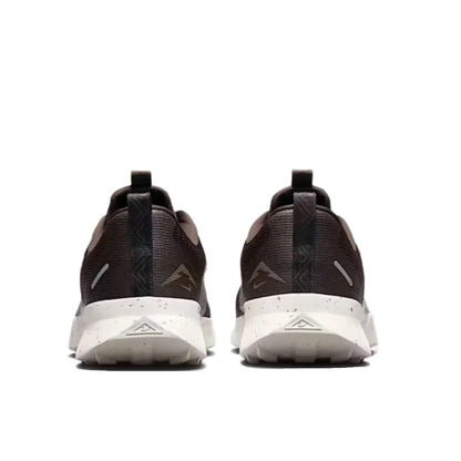 NIKE JUNIPER TRAIL 3 Herren-Laufschuhe: bequem, rutschfest, strapazierfähig, braun/weiß, FQ0904-203