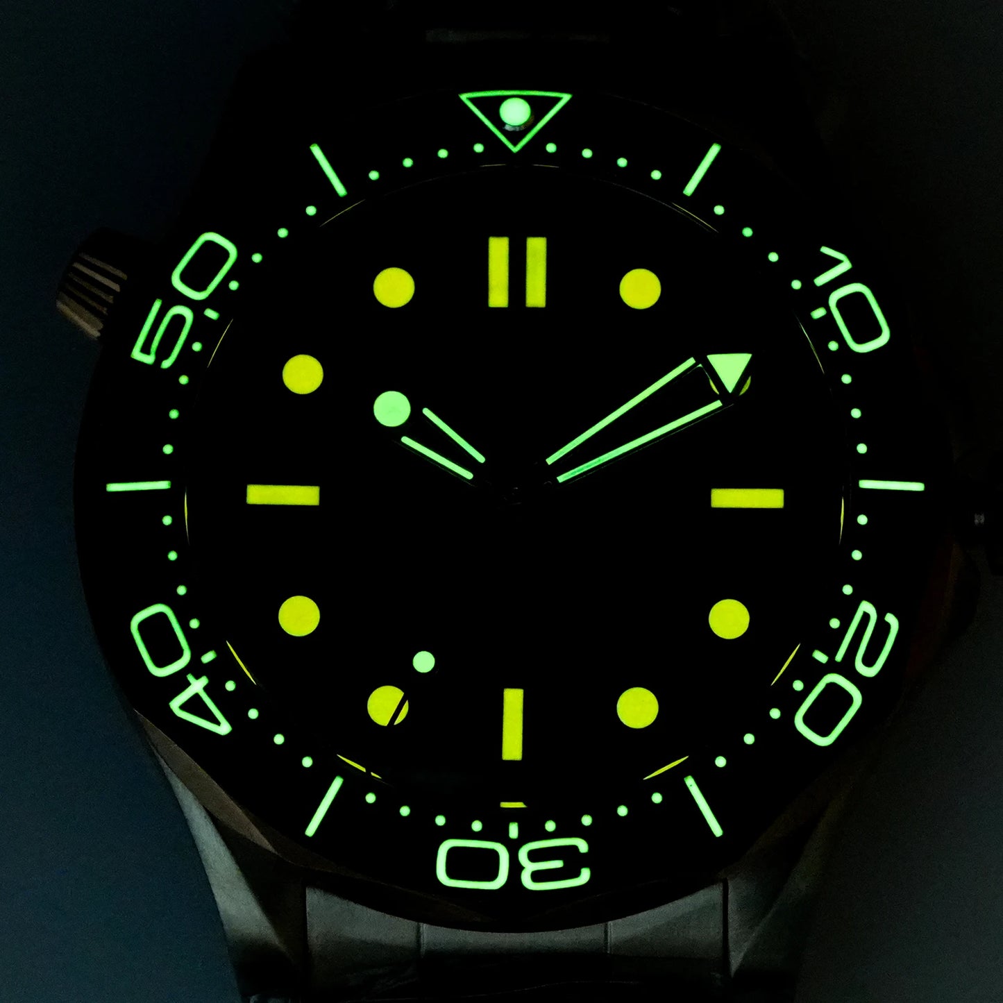 Watchdives 42mm Titanium Dive Watch NTTD VH31 Sweep Second Quartz Movement 200m Waterproof Super Luminous Men Watches
