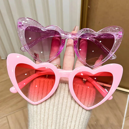 Vintage-retro Instagram-inspirerade hjärtformade, genomskinliga, rosa, glänsande solglasögon för tjejer – strandfest, födelsedag, foto, mode, glasögon