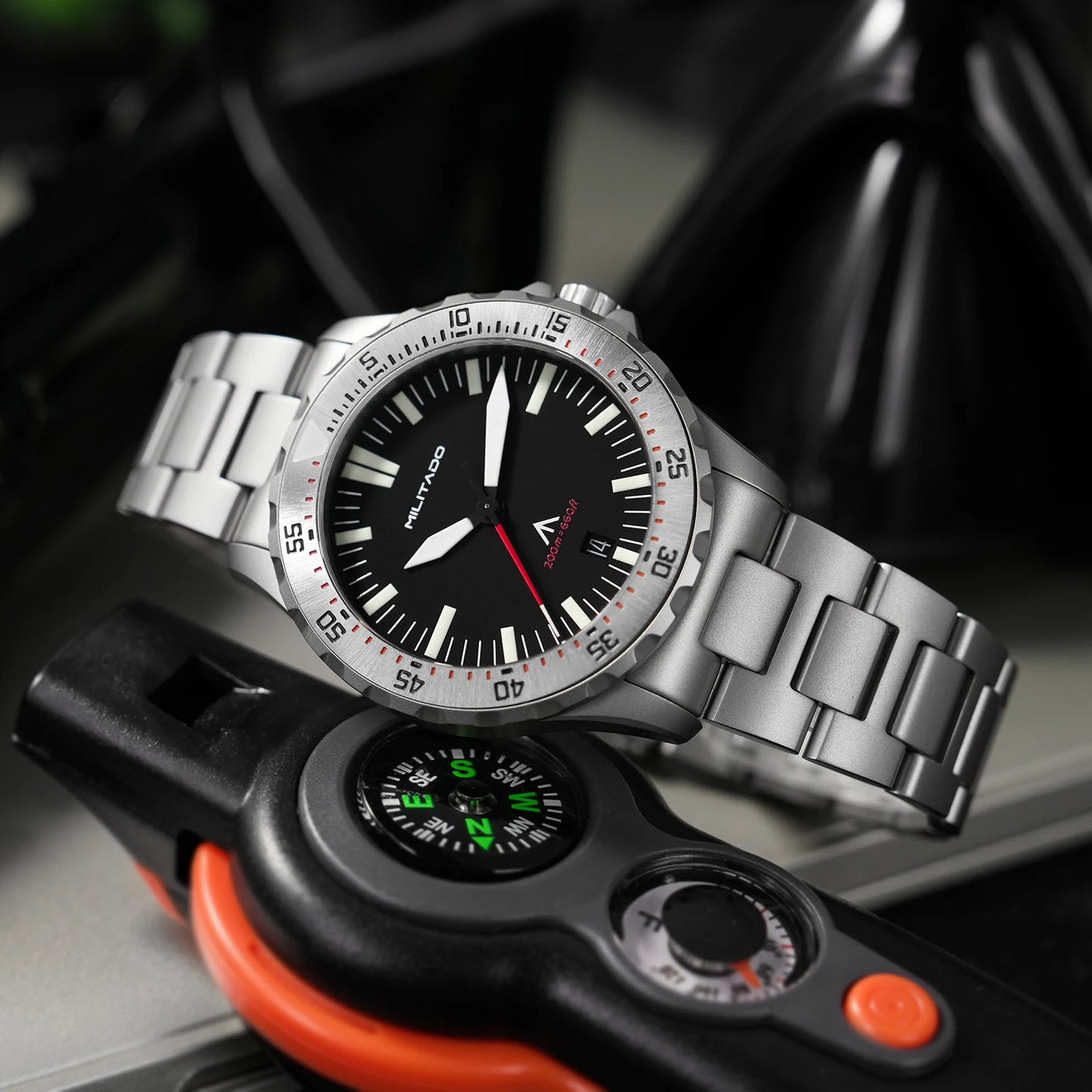 Militado ML16 39mm Quartz Dive Watch Sapphire Crystal 200M Water Resistant Ceramic Bezel BGW9 Lume Screw Down Crown
