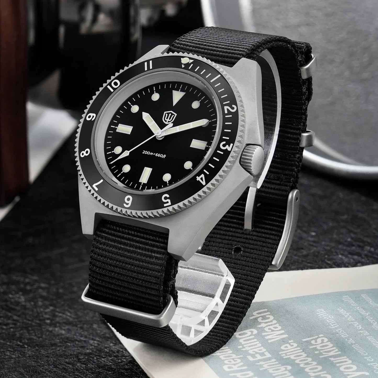 Watchdives WD1972 Quartz Watch VH31 Sweep Seconds Movement Sapphire Crystal BGW9 Luminous 20Bar Waterproof Vintage Men Watches