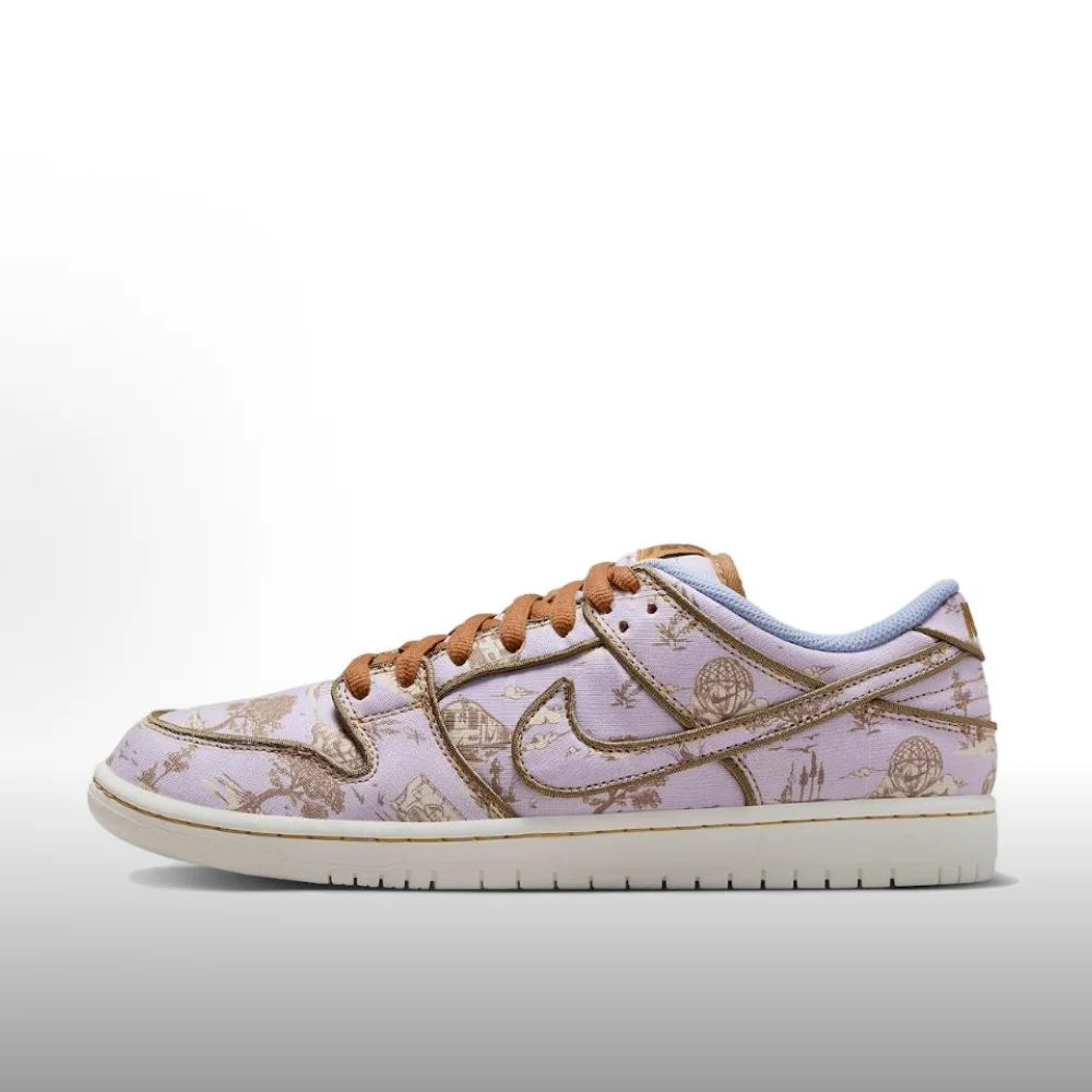 Nike Dunk SB Trendy and minimalist, these everyday casual sneakers offer comfort and durability. HF5441-100