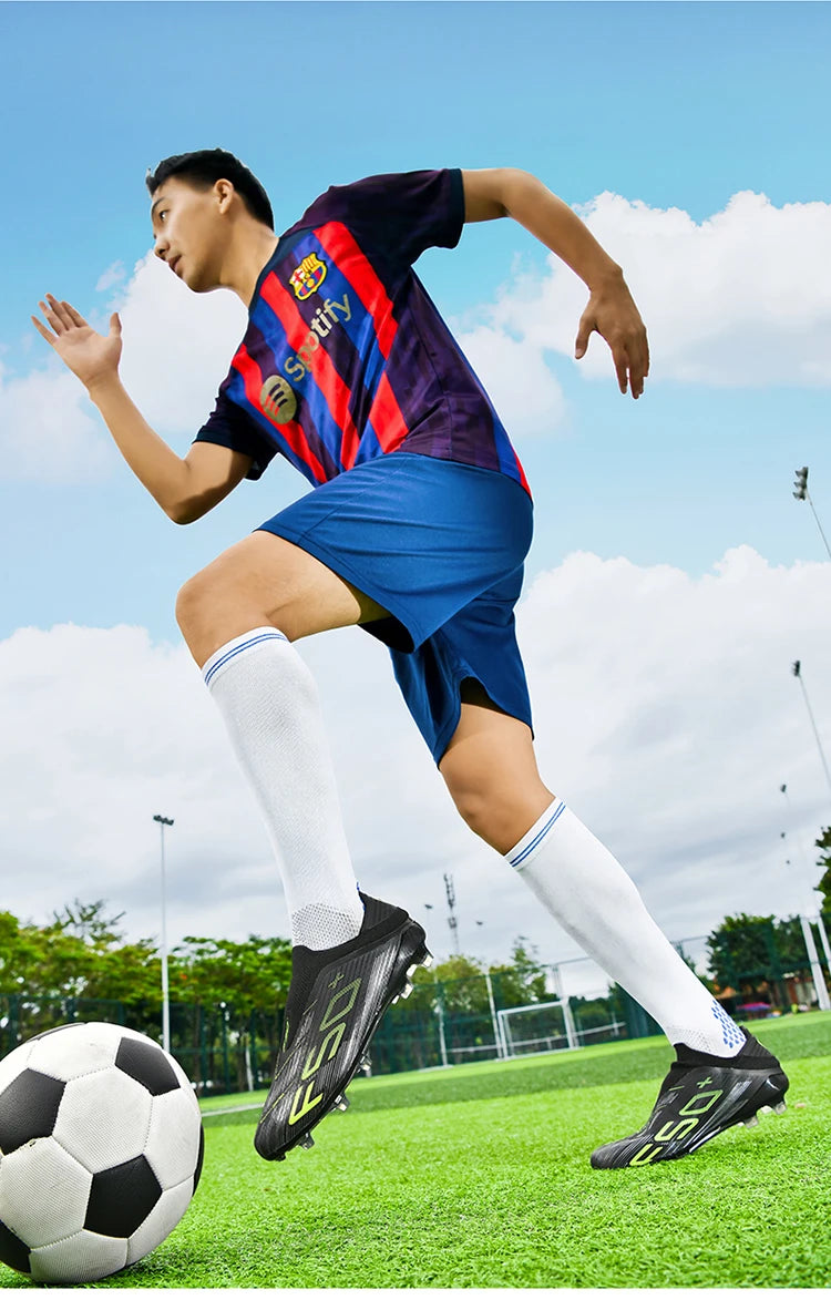 Nuove scarpe da calcio da uomo con tacchetti per erba, comode scarpe da futsal per turf, scarpe sportive ultraleggere FG antiscivolo indoor per adulti