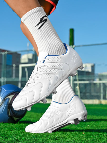 Chaussures de football AG/FG spécifiques à l'entraînement, tige en PU respirante, semelle en TPU résistante à l'abrasion, motif de crampons optimisé pour une agilité accrue