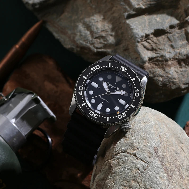 【Escapement Time】Quartz 2S60 Movement Diver Water Sapphire Ceramic Bezel BGW9 300M Waterproof The battery lasts for ten years